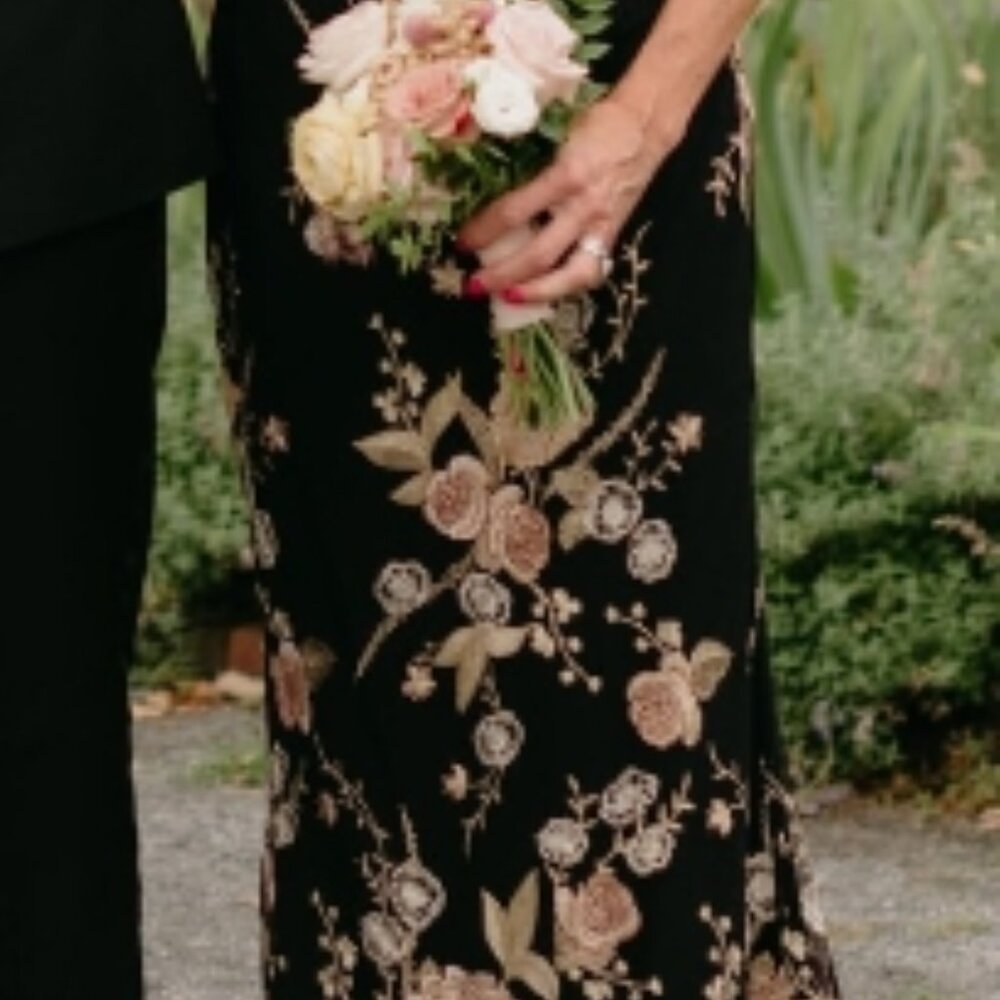 Marchesa Notte Floral Embroidered V-Neck Cape Flutter Sleeve Gown Size 2 - Picture 6 of 11